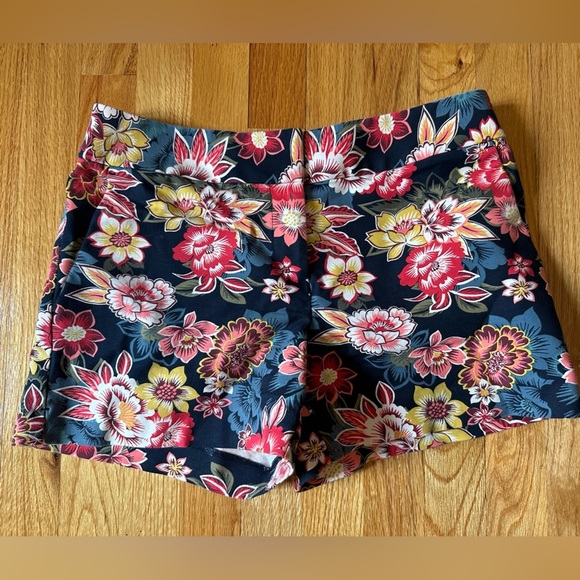 LOFT Floral Cotton Riviera Shorts Navy & Red Size 4 - Picture 1 of 8